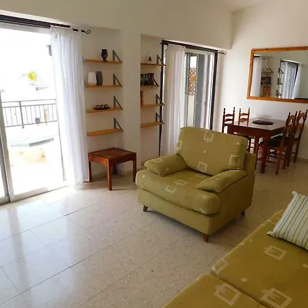 Sea View Apartment, Close To Amenities Апартаменты Пафос